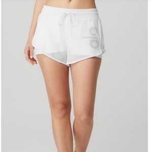 ALO Yoga Ambience Short white M